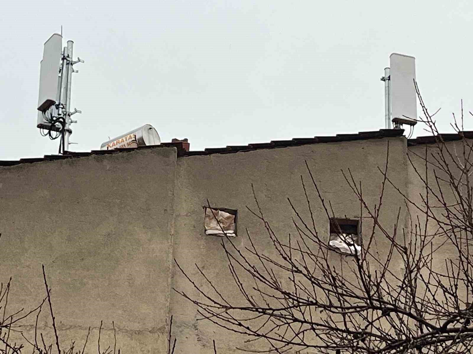 hisarcikta-mahalle-sakinlerinden-baz-istasyonuna-tepki