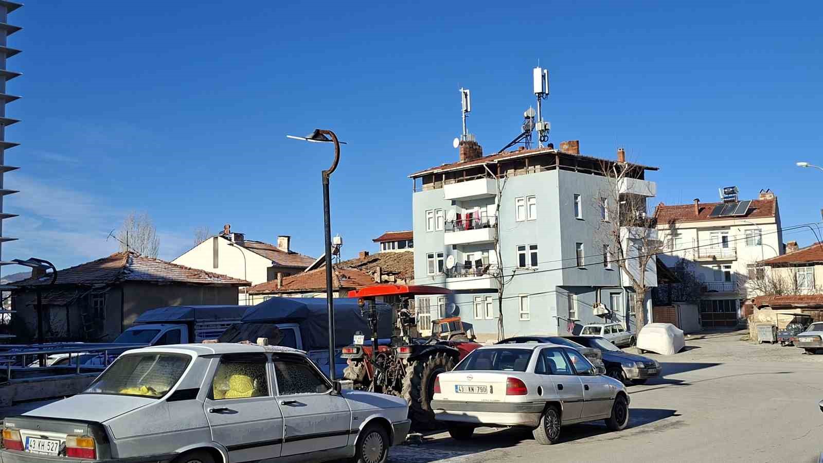 hisarcikta-mahalle-sakinlerinden-baz-istasyonuna-tepki