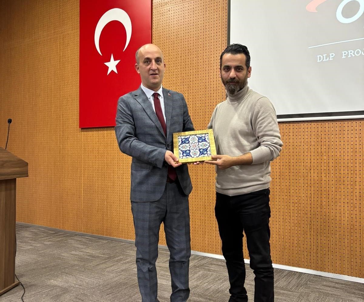 hisarcikta-ogrencilere-sosyal-medya-bagimliligi-konulu-konferans