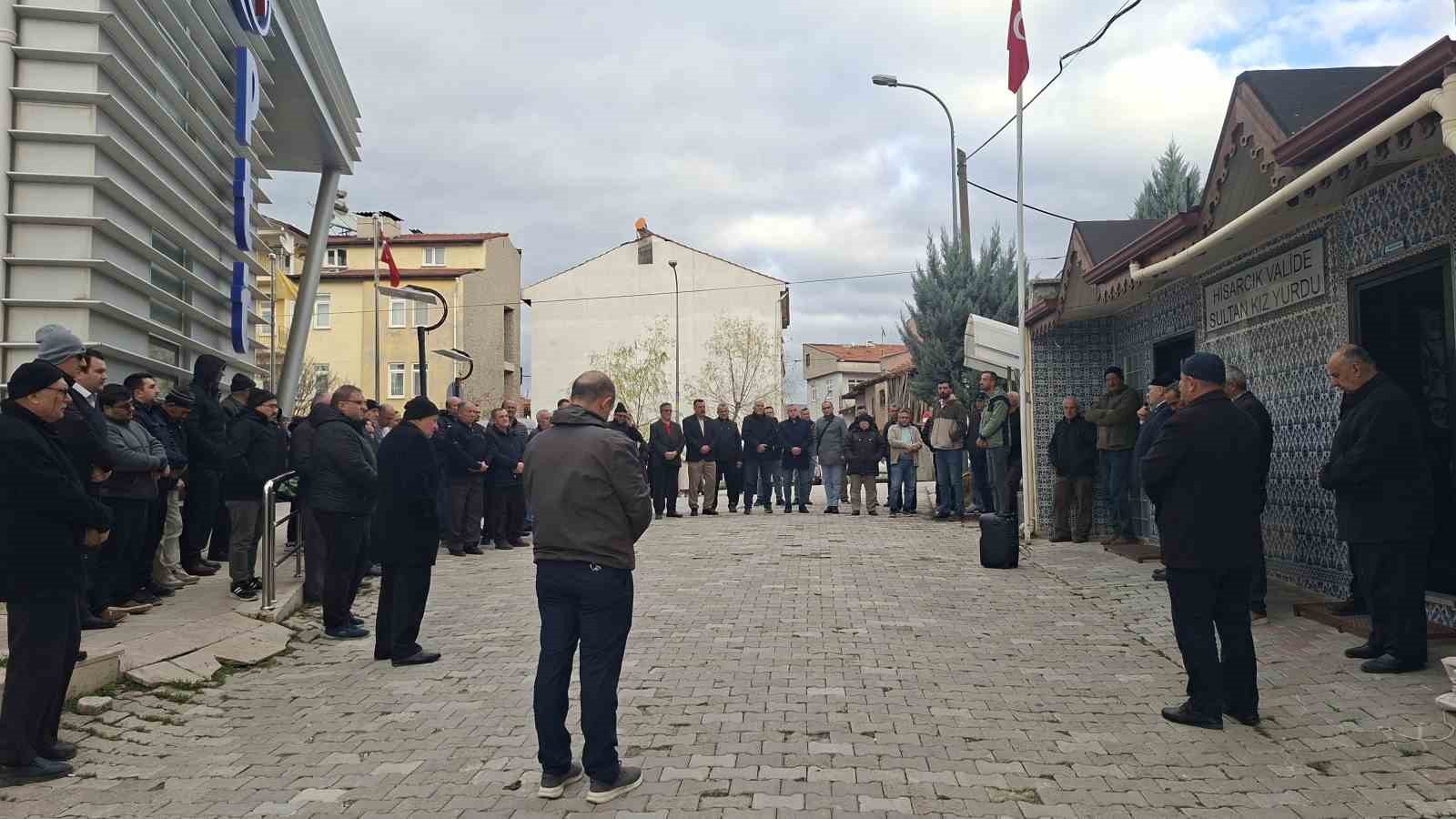 hisarcikta-umre-kafilesi-dualarla-ugurlandi