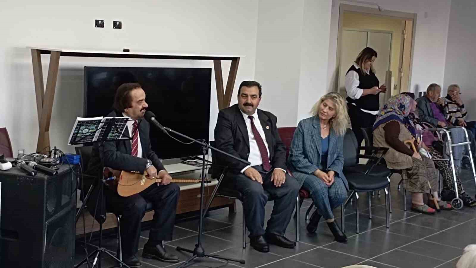 huzurevinde-kalan-yaslilar-icin-etkinlik