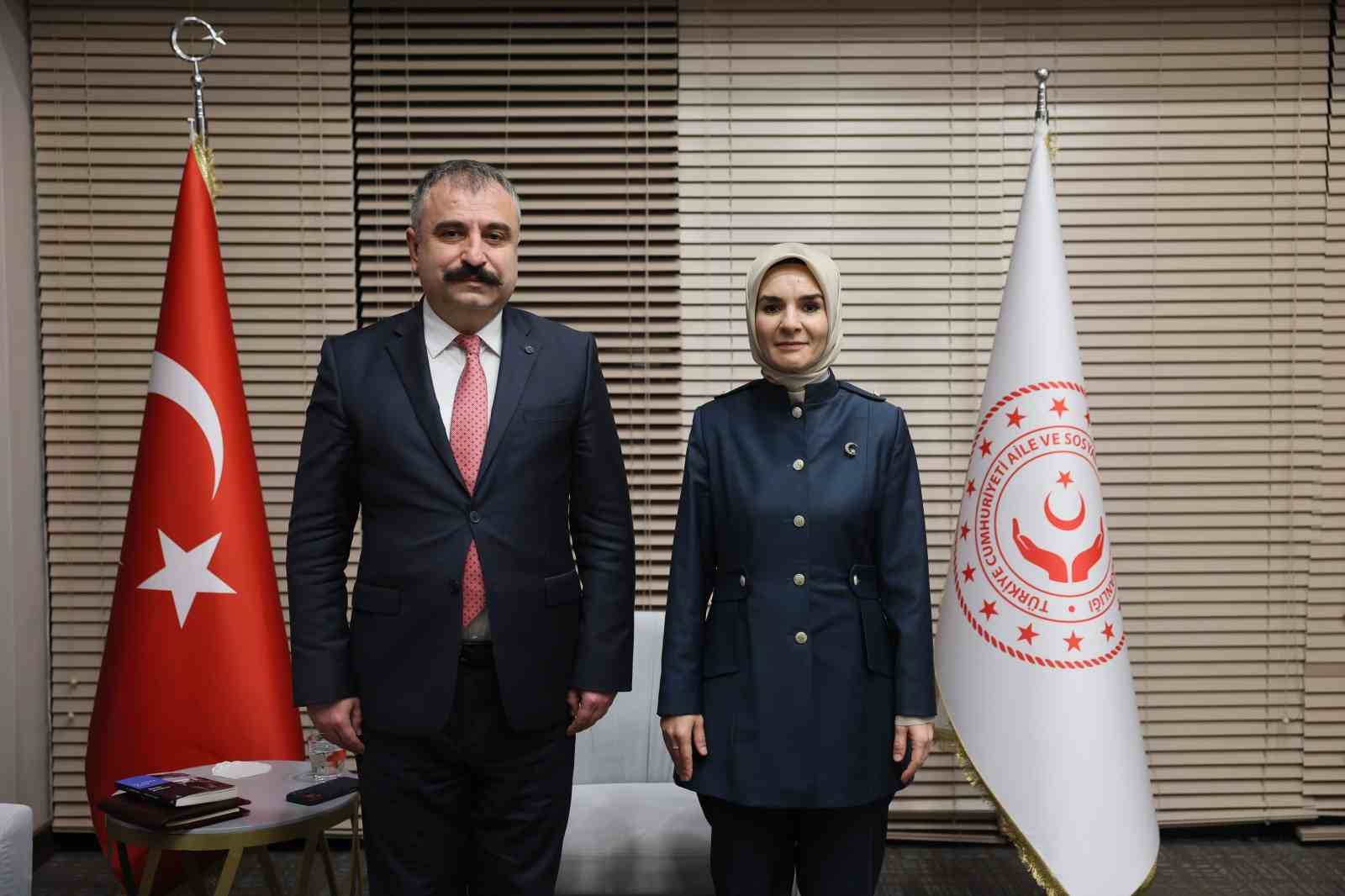 il-aile-ve-sosyal-politikalar-muduru-bayrak-il-mudurleri-degerlendirme-toplantisina-katildi