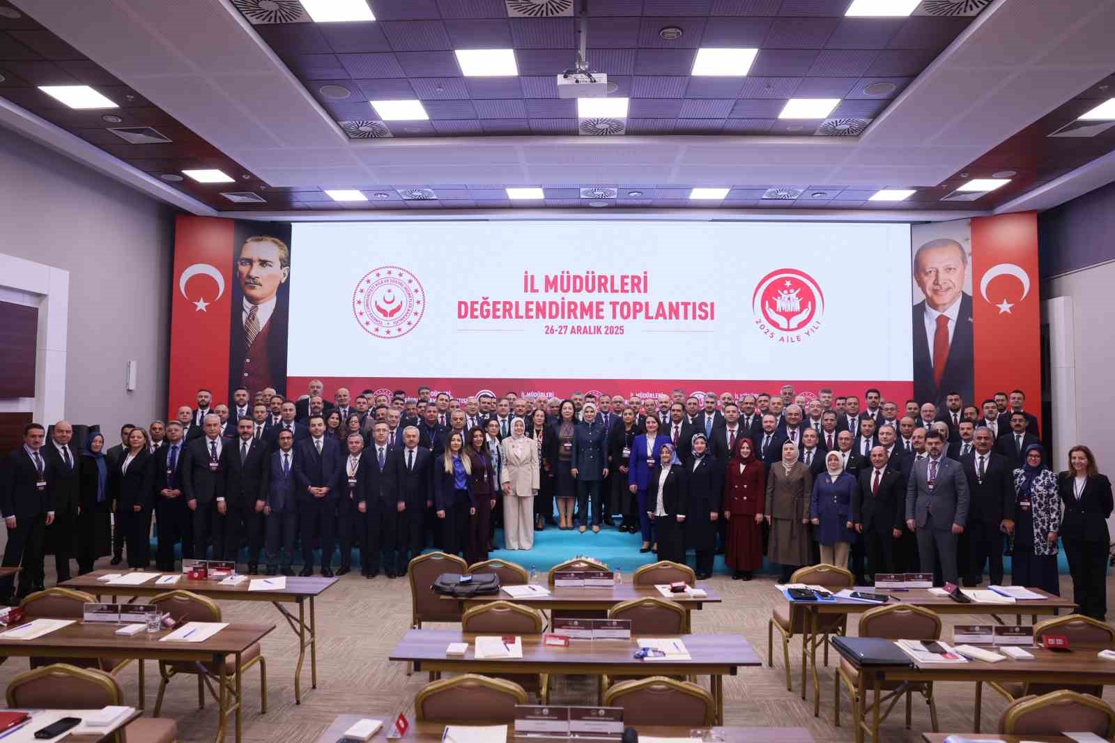 il-aile-ve-sosyal-politikalar-muduru-bayrak-il-mudurleri-degerlendirme-toplantisina-katildi