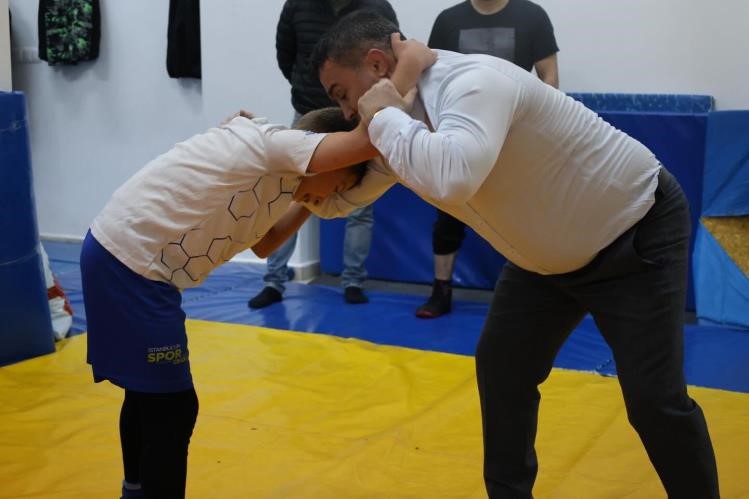 il-muduru-demir-gurescilerle-mindere-cikti