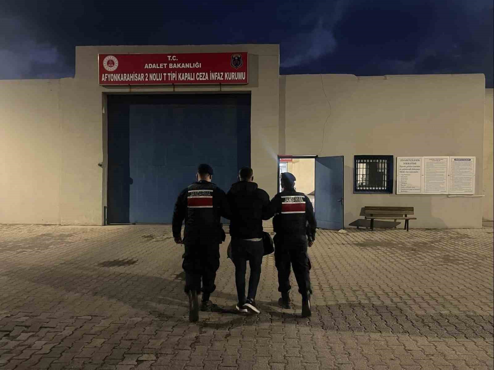 jandarma-cesitli-suclardan-aranan-42-kisiyi-yakaladi