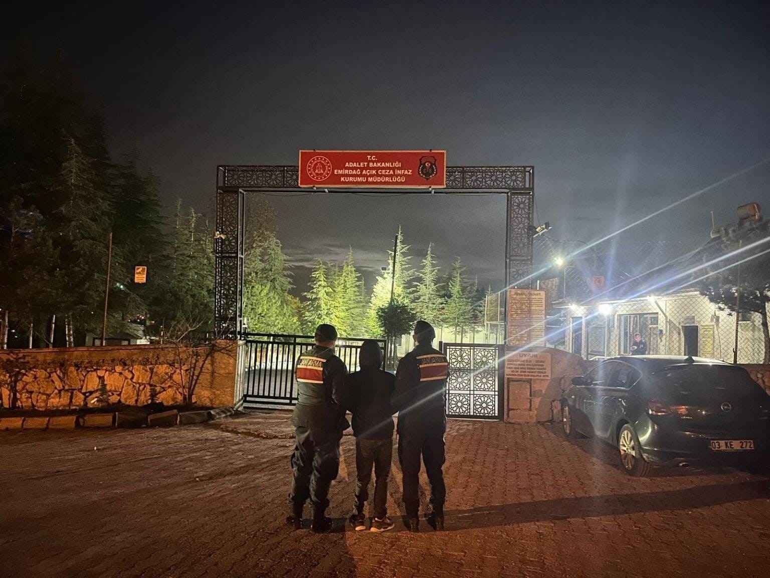 jandarma-cesitli-suclardan-aranan-42-kisiyi-yakaladi