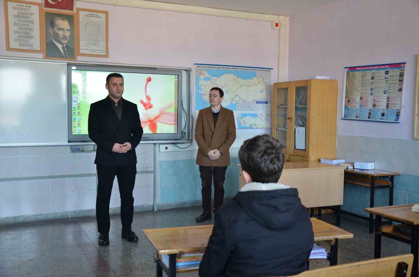 kaymakam-baskapan-gunlucede-kurum-calisanlari-ve-vatandaslarla-bir-araya-geldi