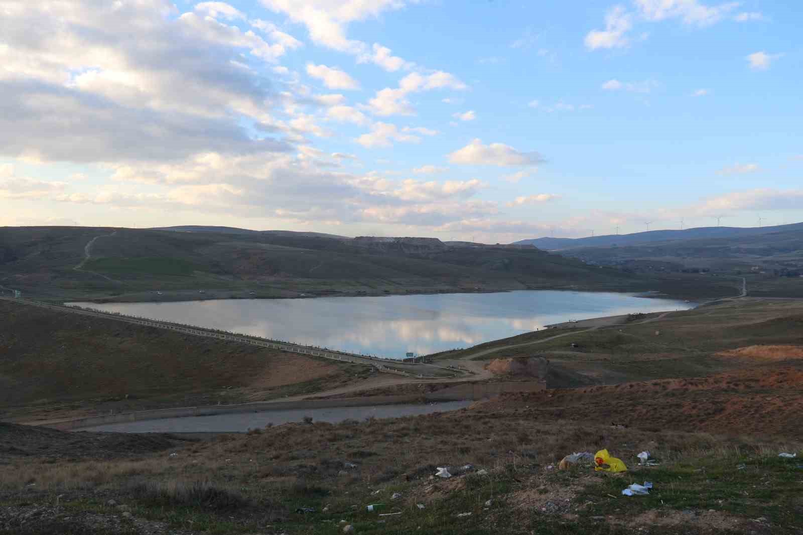 keskin-barajinin-2-yil-sureyle-cekilen-goruntuleri-kurakligi-gozler-onune-serdi