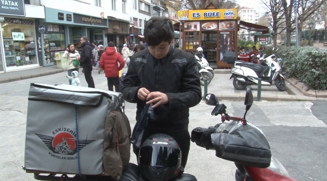 kuryelerin-kis-mevsiminde-zorlu-calisma-sartlari