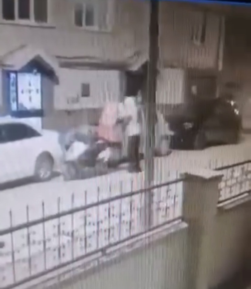 kuryenin-cantasindaki-durumu-calip-kosarak-kacti