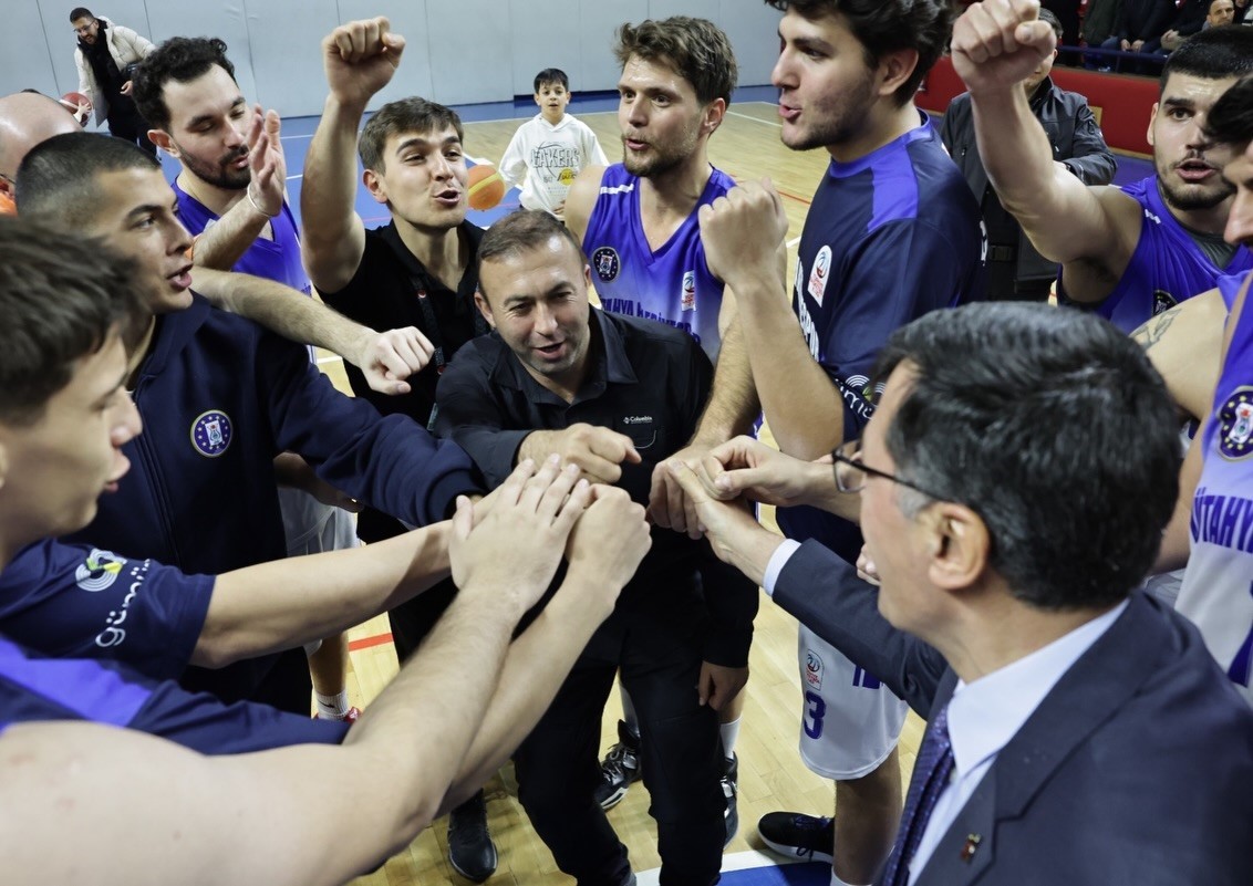 kutahya-belediyespor-basketbol-takimi-zirve-yarisini-surduruyor