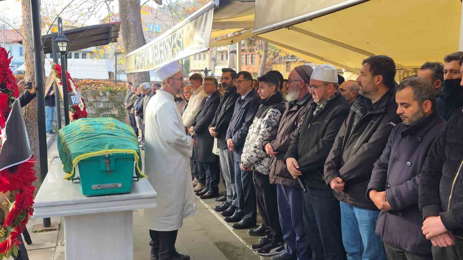 kutahya-berberler-ve-kuaforler-odasi-baskani-mehmet-calti-son-yolculuguna-ugurlandi