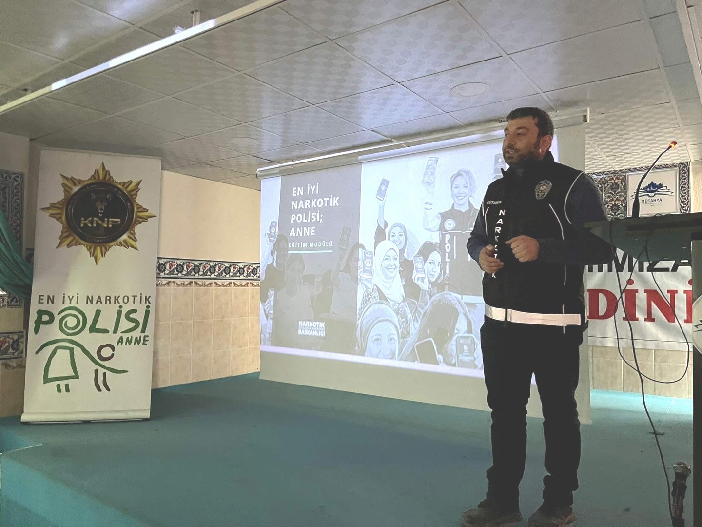 kutahya-emniyetinden-uyusturucu-ile-mucadelede-bilgilendirme-calismalari