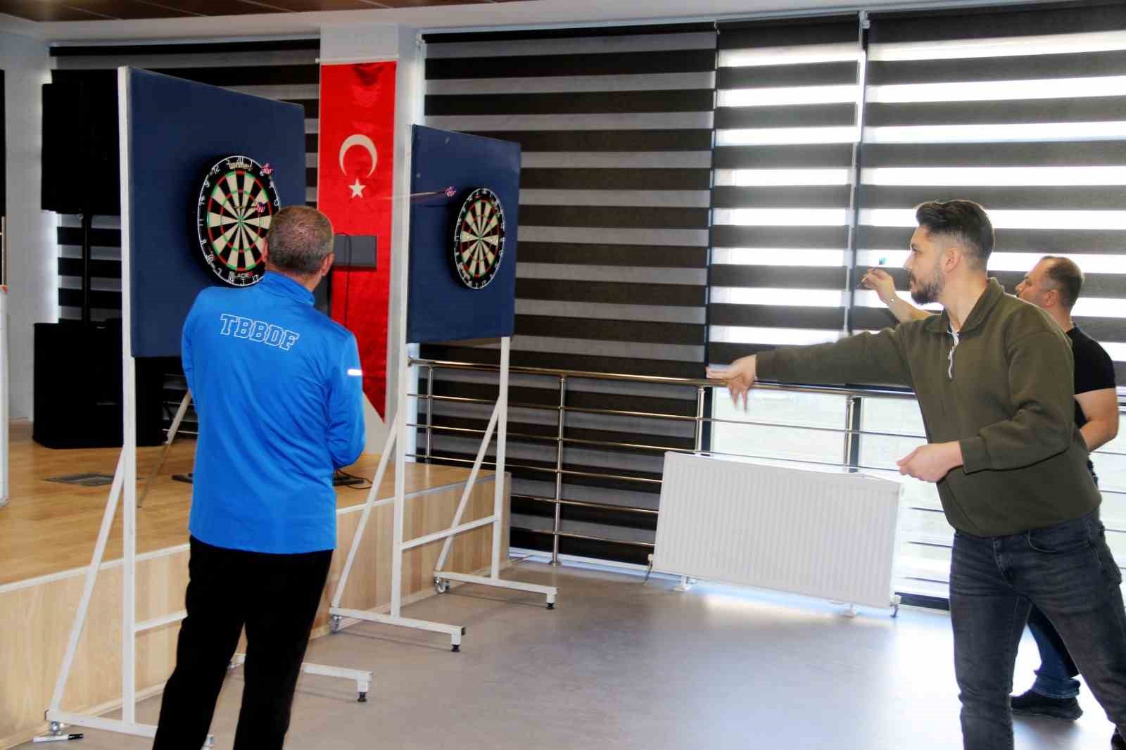 kutahya-osbde-firmalar-arasi-dart-turnuvasi-heyecani