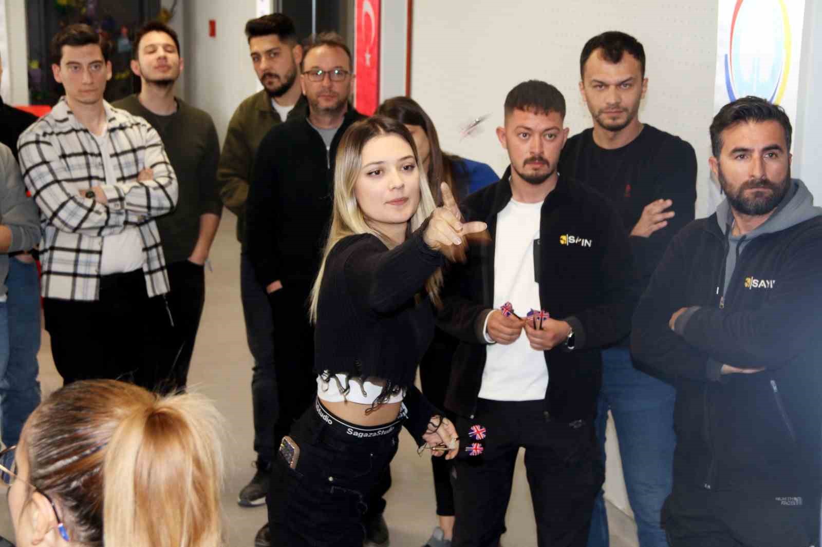 kutahya-osbde-firmalar-arasi-dart-turnuvasi-heyecani