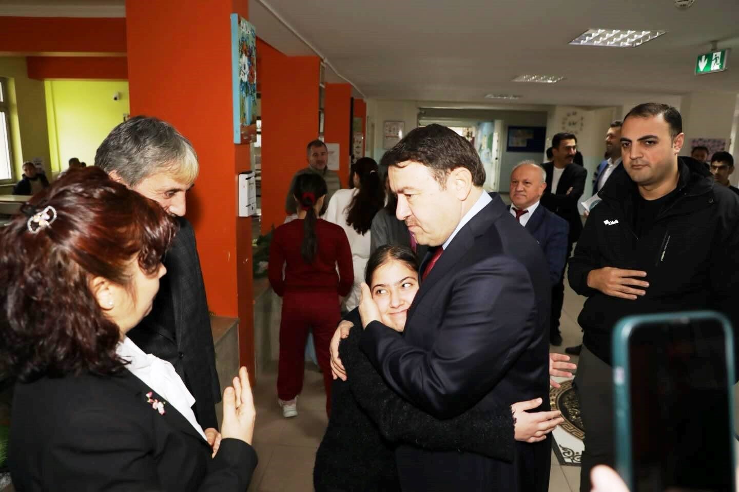 kutahya-valisi-isin-ozel-bireylerin-mesleki-beceriler-kazanmasi-ve-uretime-katilmasi-buyuk-onem-tasiyor