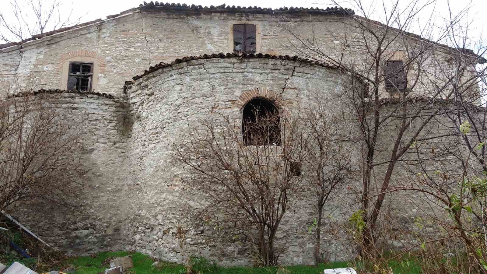 kutahya-valisi-isindan-kilise-restorasyonu-aciklamasi-tarihi-bir-degeri-sehrimize-kazandiracagiz