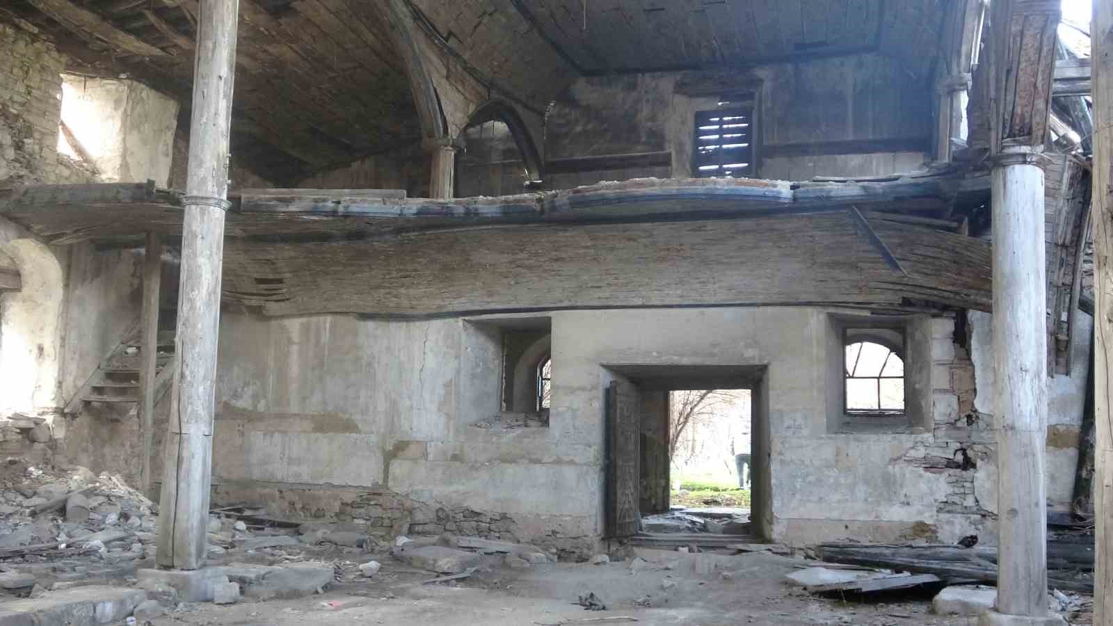 kutahya-valisi-isindan-kilise-restorasyonu-aciklamasi-tarihi-bir-degeri-sehrimize-kazandiracagiz