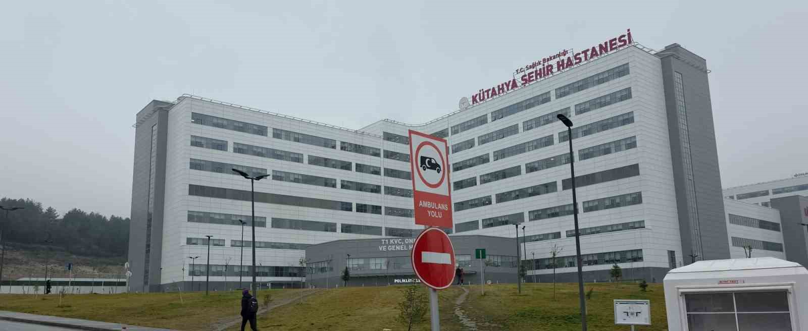 kutahyada-23-ogrenci-zehirlenme-suphesiyle-hastaneye-kaldirildi