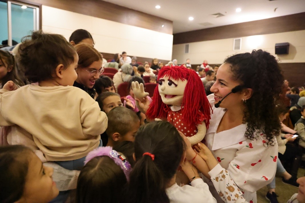 kutahyada-ecem-ile-cilek-vantrolog-gosterisine-cocuklardan-ilgi