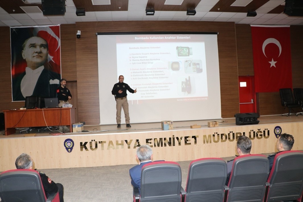 kutahyada-emniyet-personeline-intihar-saldirilarinin-tespiti-ve-alinacak-onlemler-konulu-seminer