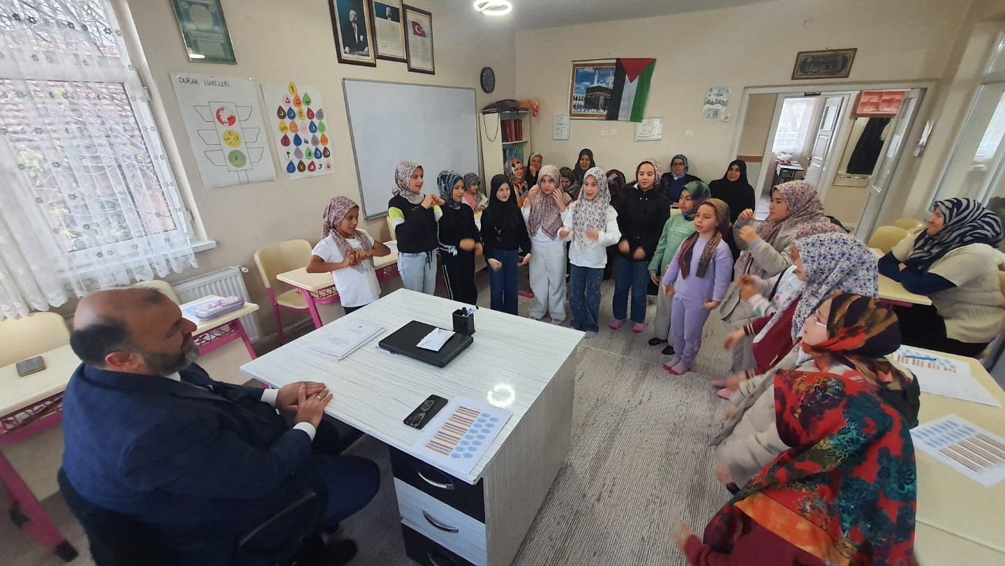 kutahyada-kuran-kursu-ogrencilerinden-filistine-anlamli-bagis