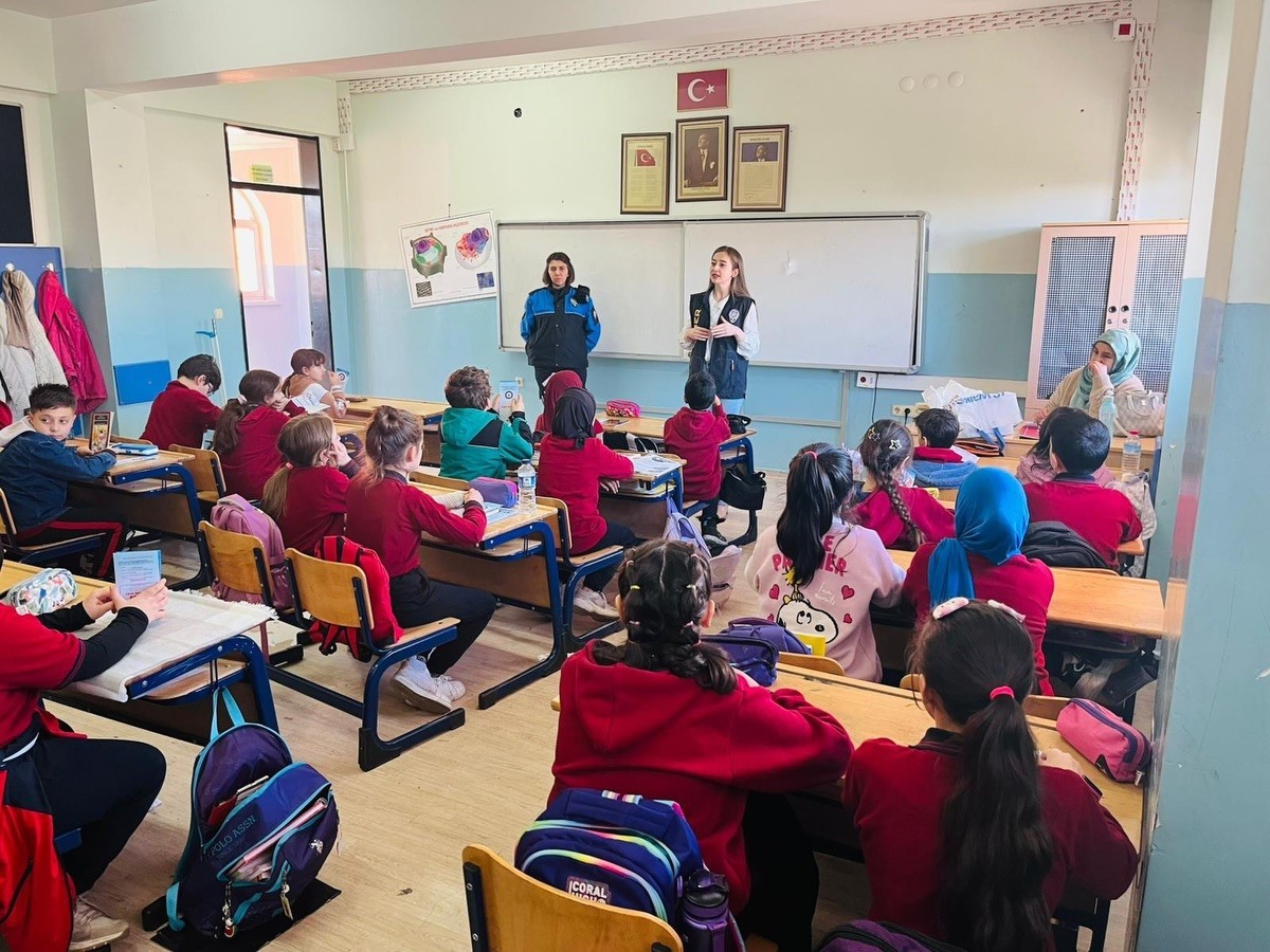 kutahyada-ogrencilere-siber-guvenlik-semineri