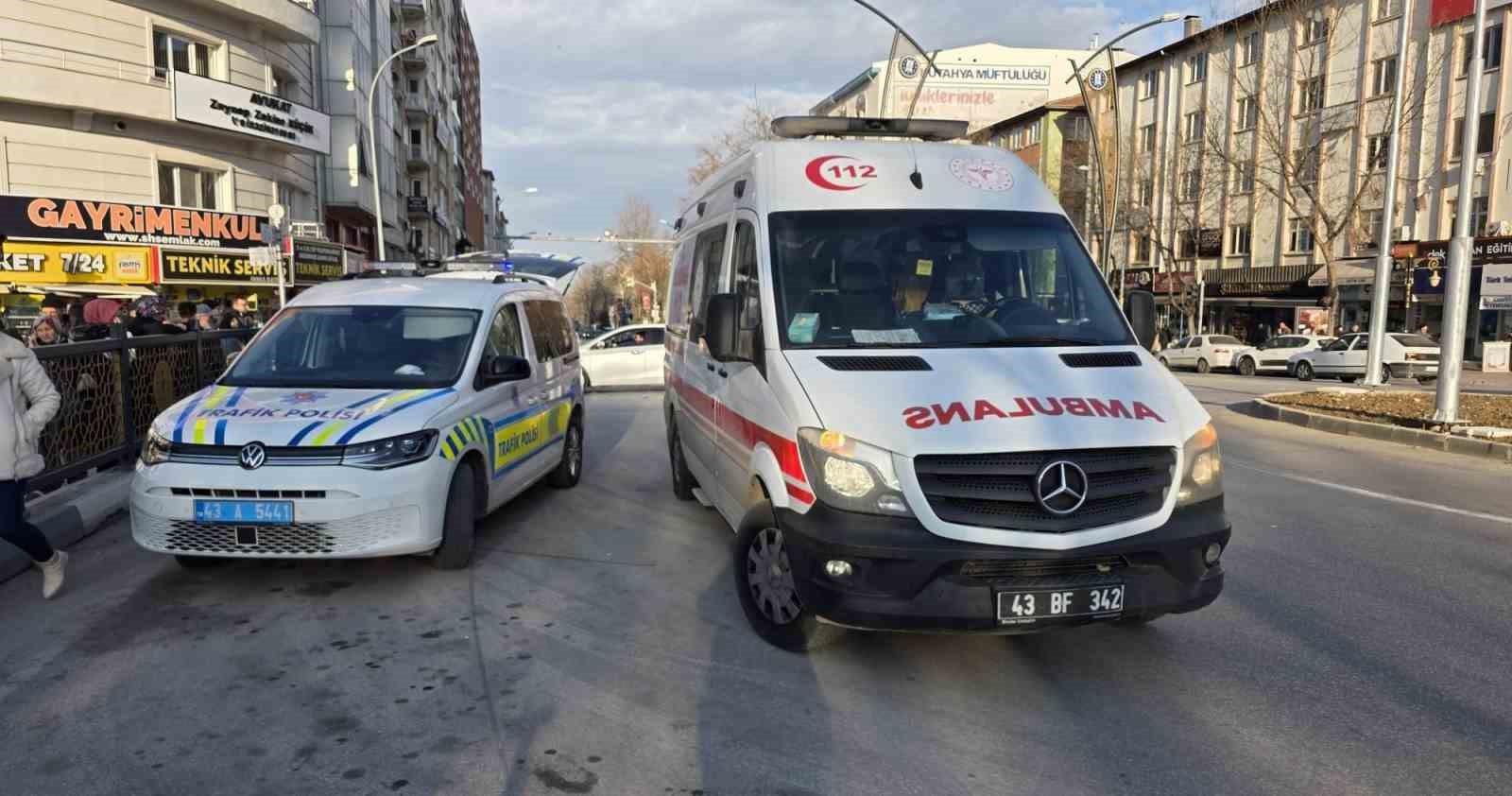 kutahyada-otomobil-ile-motosiklet-carpisti-1-yarali