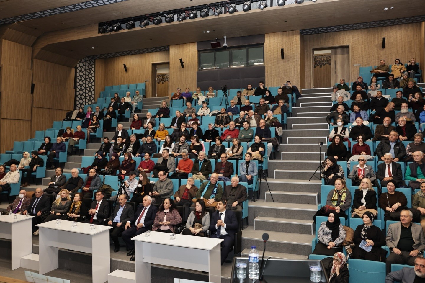 kutahyada-sair-ve-yazar-esat-anik-icin-saygi-gecesi-duzenlendi