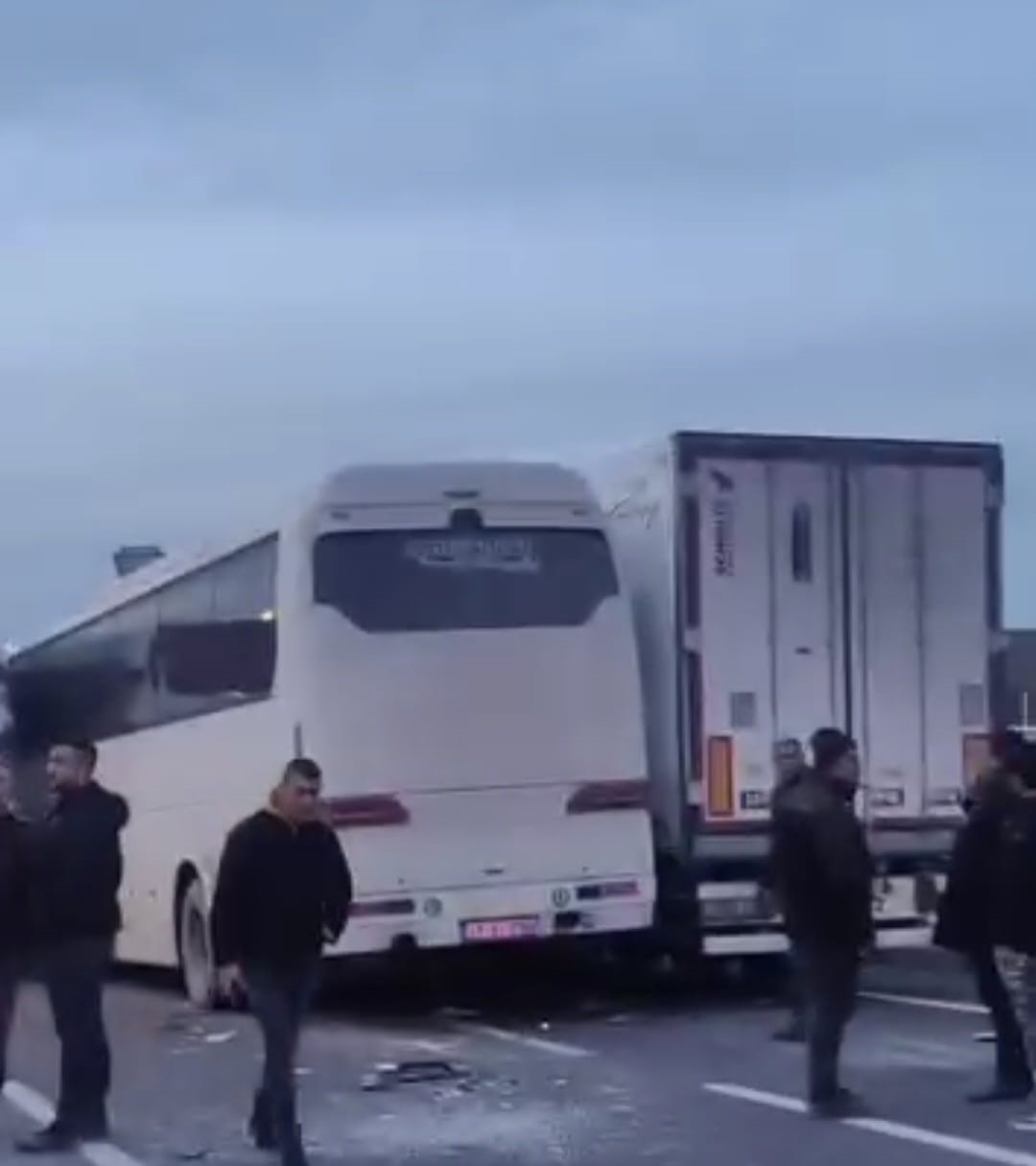 kutahyada-zincirleme-trafik-kazasi-3-yarali