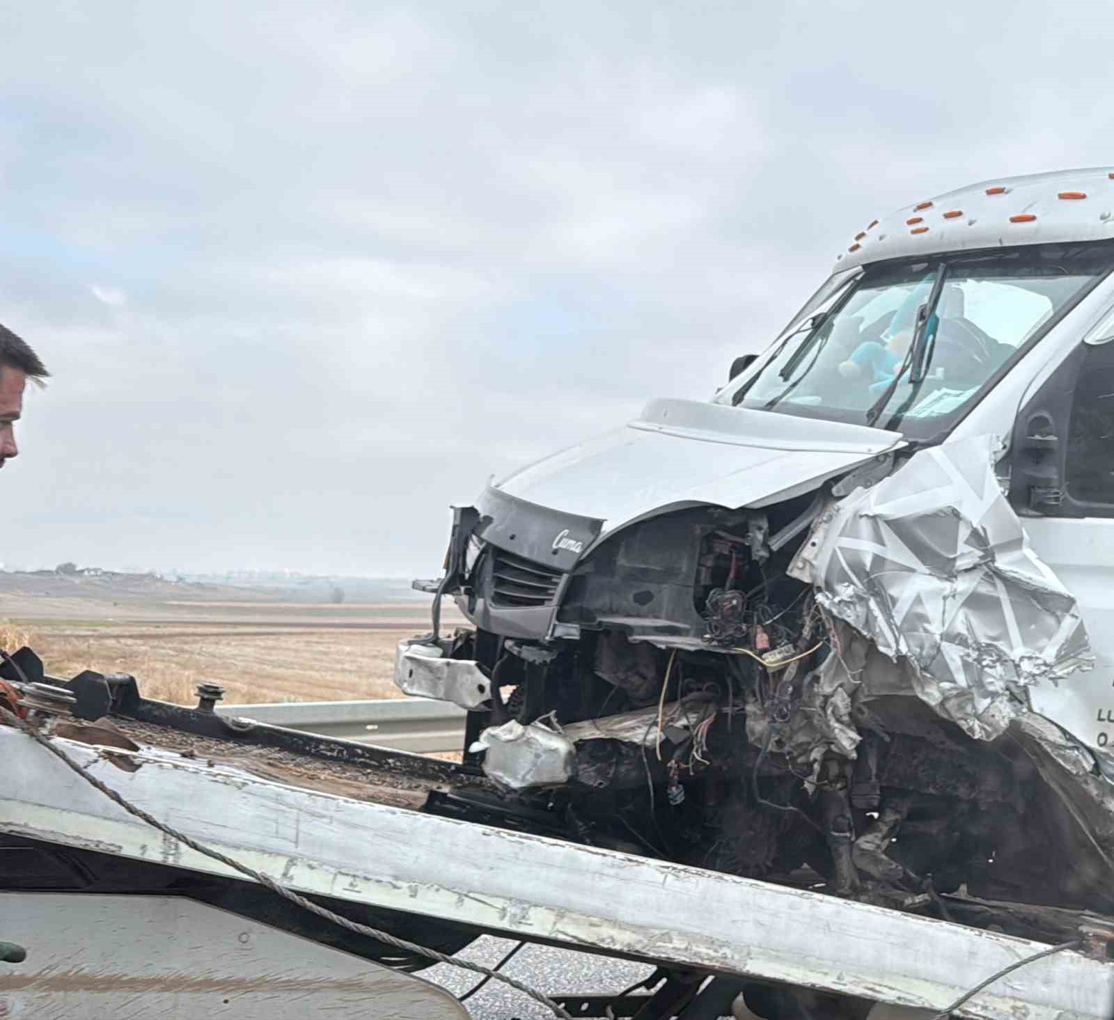 maddi-hasarli-kaza-kara-yolunu-tek-yonlu-ulasima-kapatti