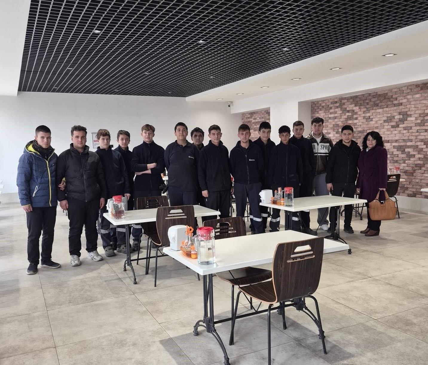 meslek-lisesi-ogrencileri-uretim-sureclerini-yerinde-ogreniyor