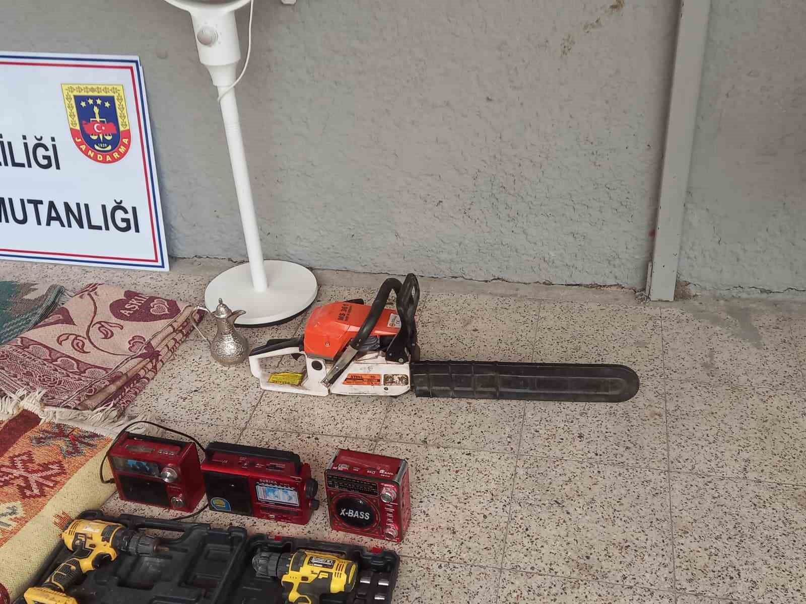 mezarciyiz-deyip-20-evi-soyan-2-supheli-yakalandi