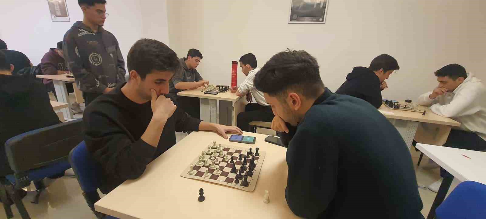 ogrenci-yurdunda-satranc-turnuvasi-heyecani-yasandi