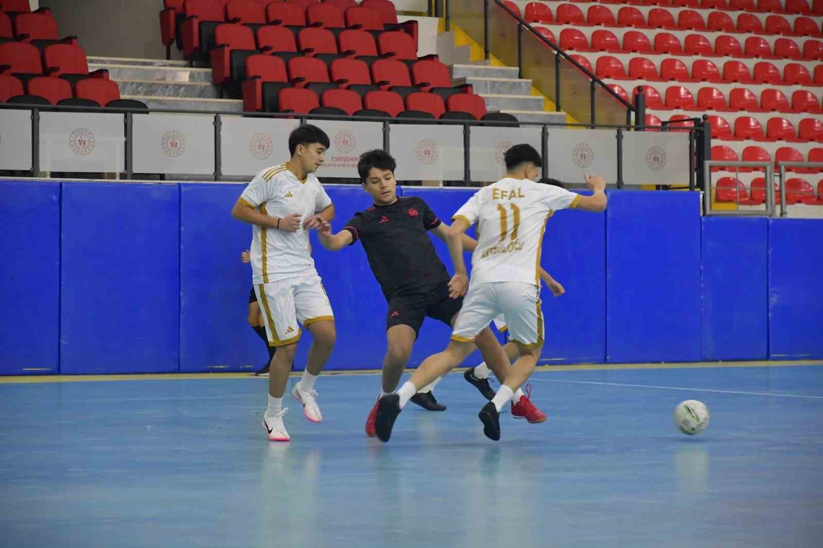 okul-sporlari-genc-a-erkek-futsal-musabakalari-basladi