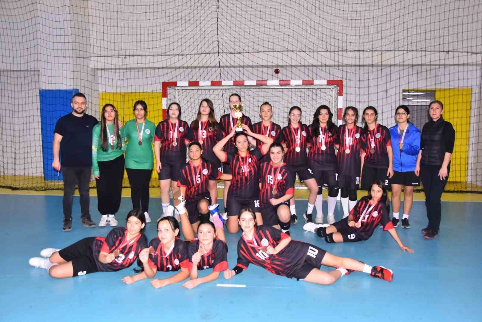 okul-sporlari-hentbol-yildiz-kizlar-musabakalari-sona-erdi