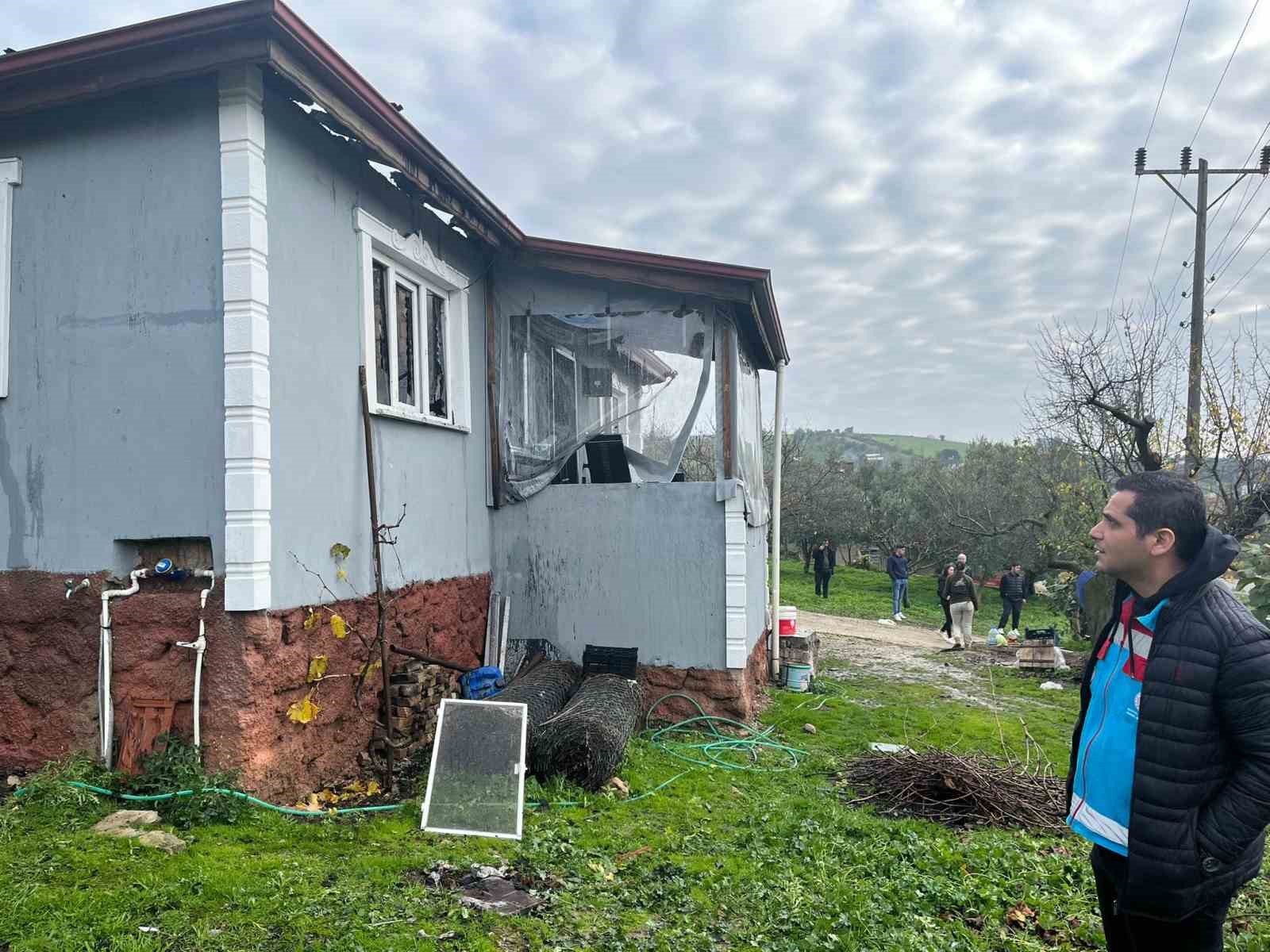 osmanelide-ev-yangini-esyalar-kullanilamaz-hale-geldi