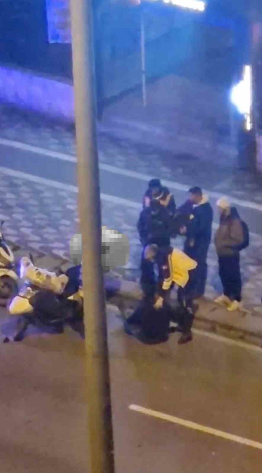 seyir-halindeyken-motosikletten-dusen-kurye-yaralandi