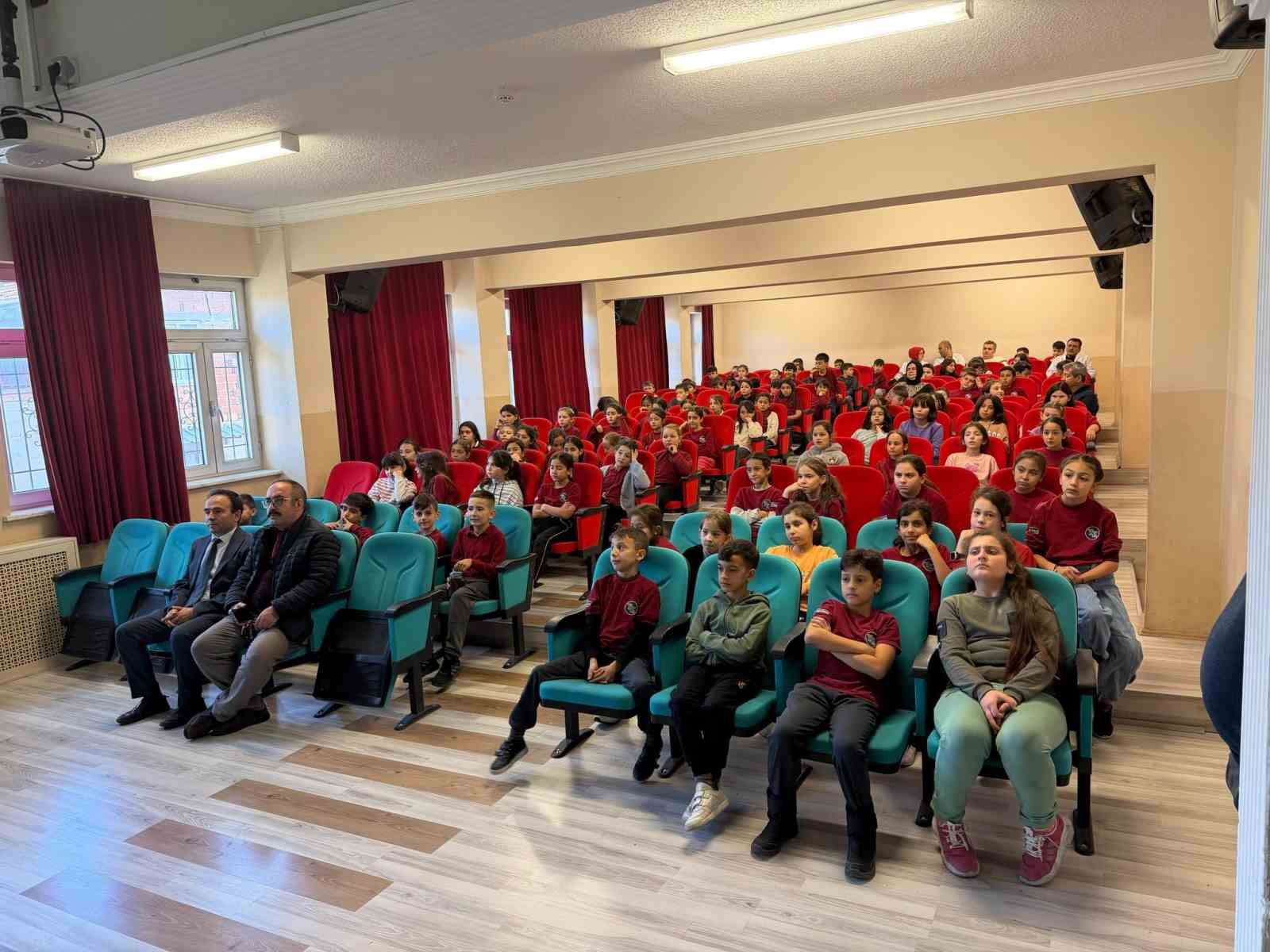 simavda-ogrencilere-gida-guvenilirligi-ve-gida-israfi-konulu-egitim