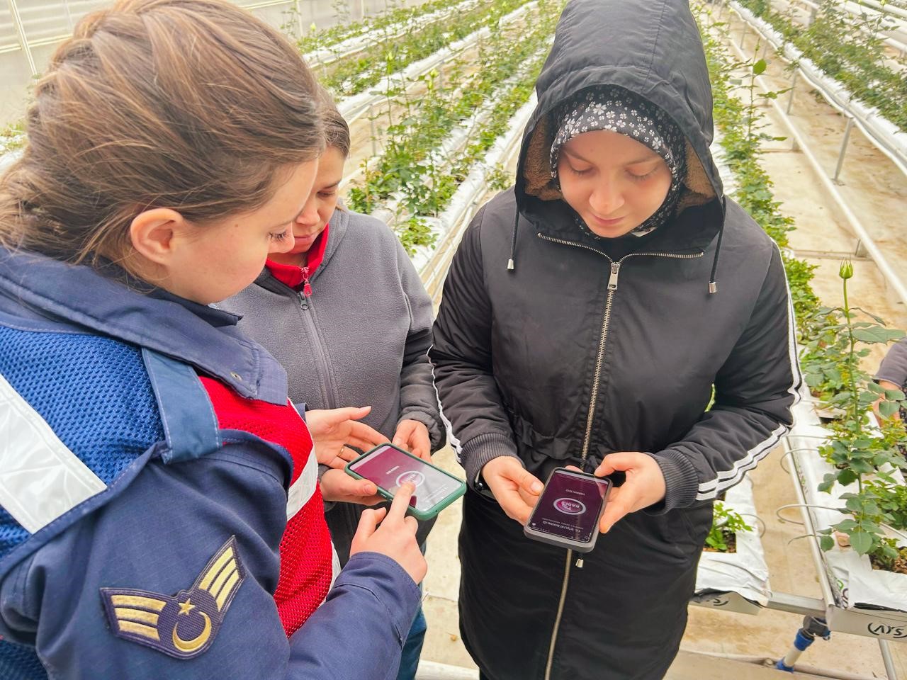 simavda-sera-calisani-54-kadina-kades-tanitildi