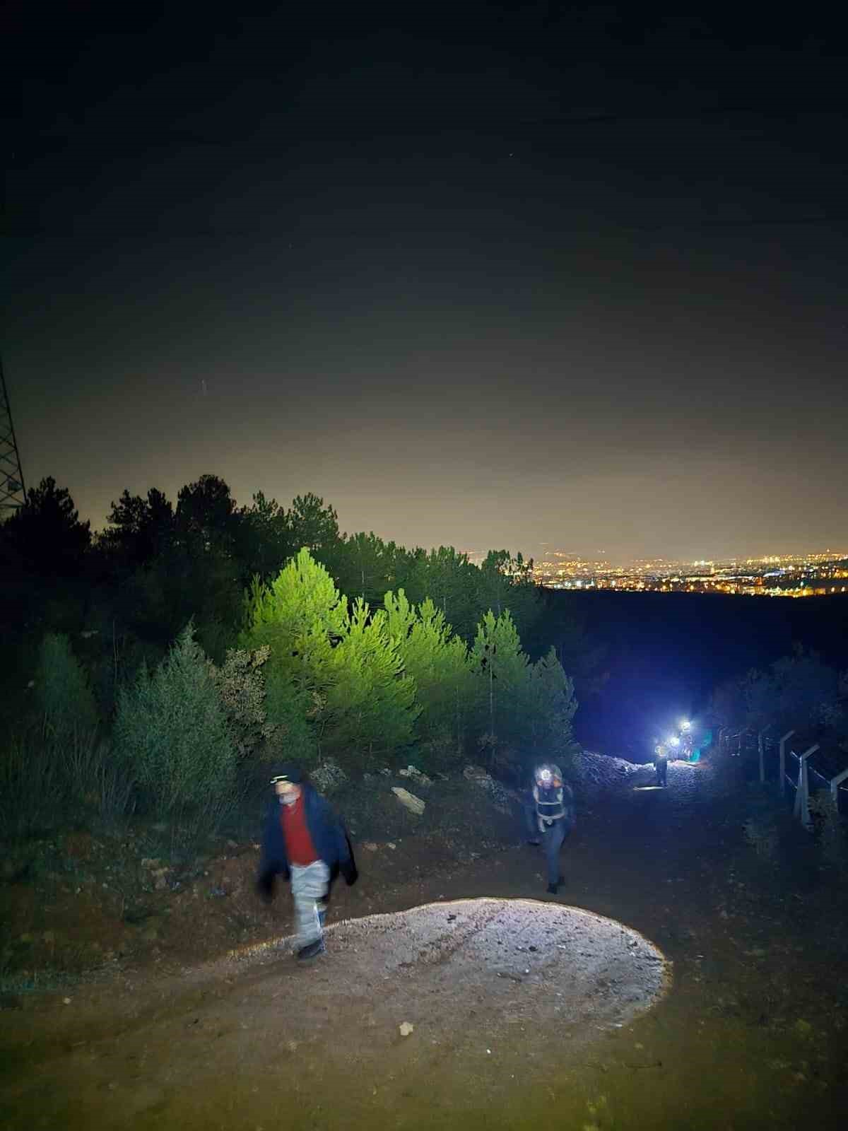 uluslararasi-dag-gununde-25-kisilik-grup-ile-12-kilometrelik-gece-yuruyusu