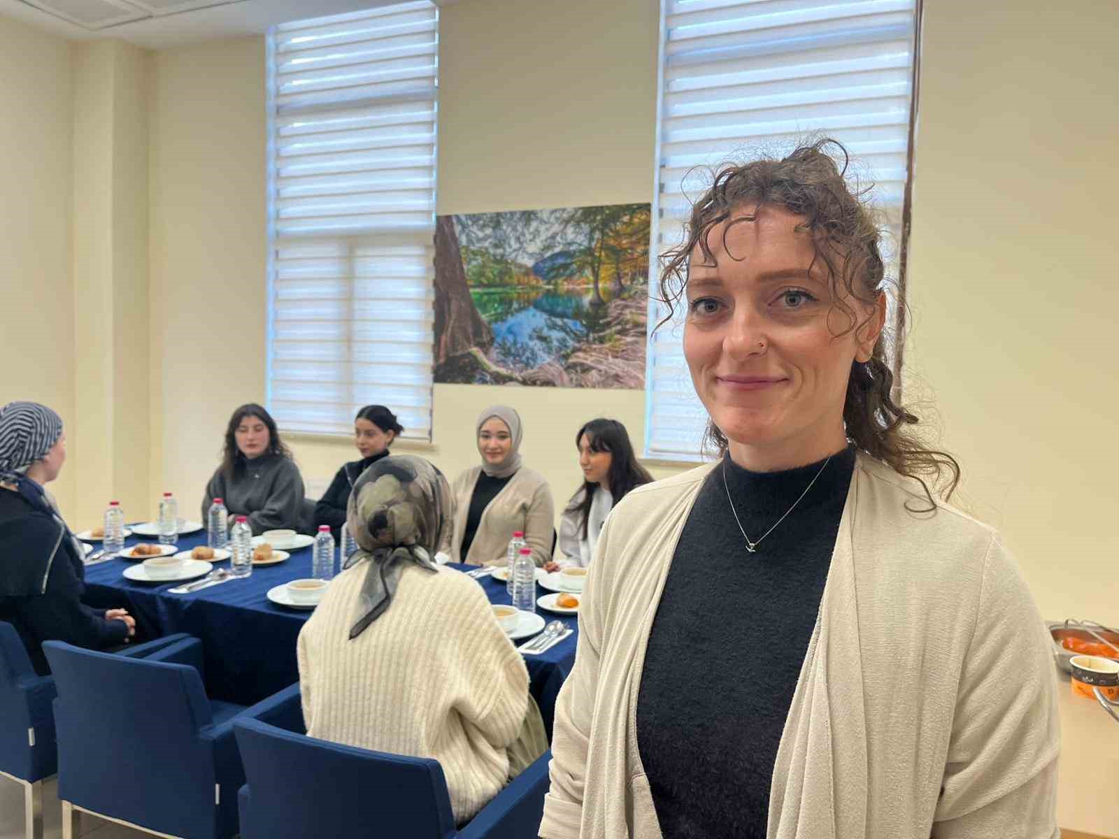 universite-ogrencileri-eskisehirin-yoresel-lezzetleri-icin-mutfaga-girdi