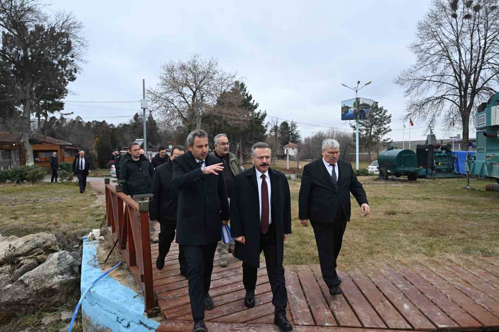 vali-aksoy-sakaryabasinda-yurutulen-calismalari-inceledi