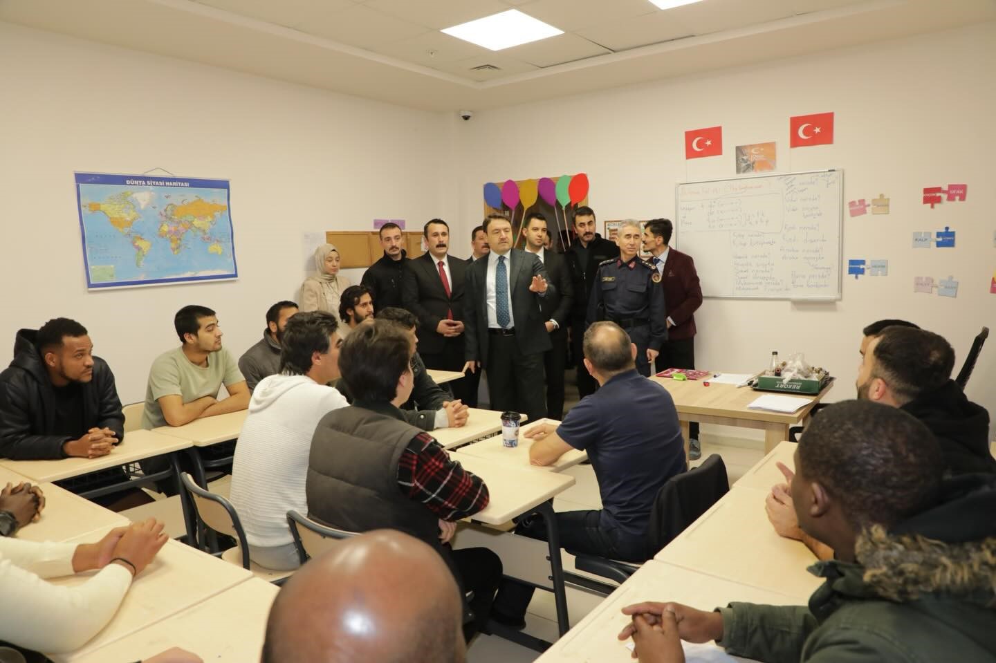 vali-isindan-il-goc-idaresi-mudurlugu-geri-gonderme-merkezinde-denetim