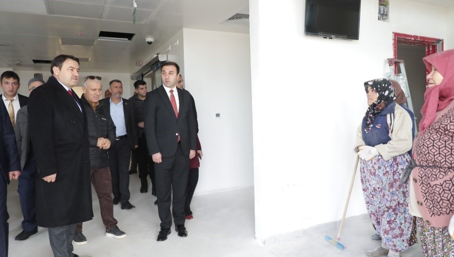 vali-musa-isin-cavdarhisar-devlet-hastanesi-insaatinda-incelemelerde-bulundu