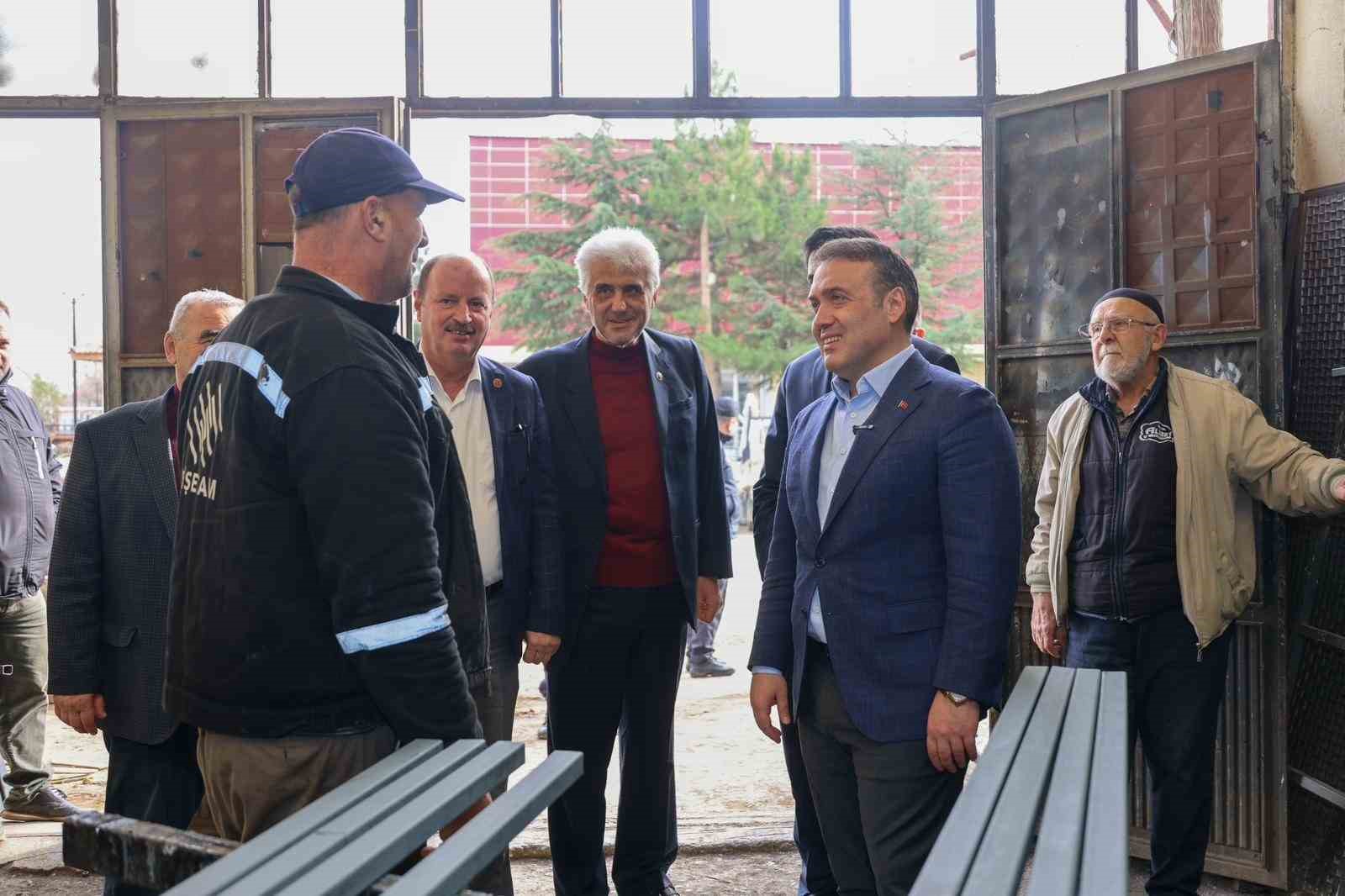 vali-sozer-pazaryeri-kucuk-sanayi-sitesinde-esnafla-bulustu