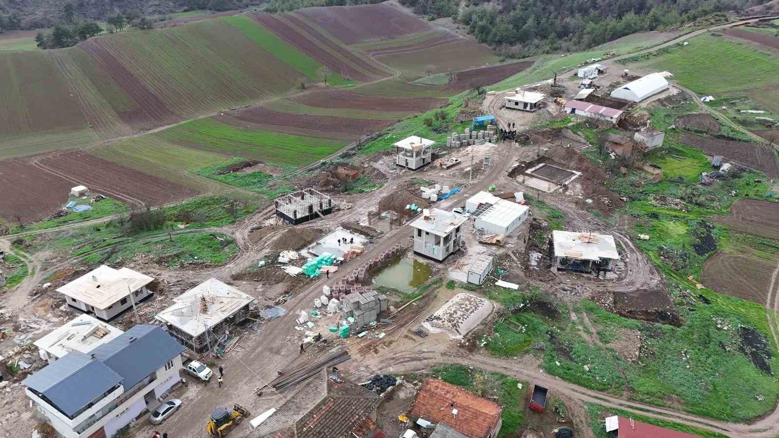 vali-sozer-yangin-magdurlari-icin-yapilan-kalici-konutlari-inceledi