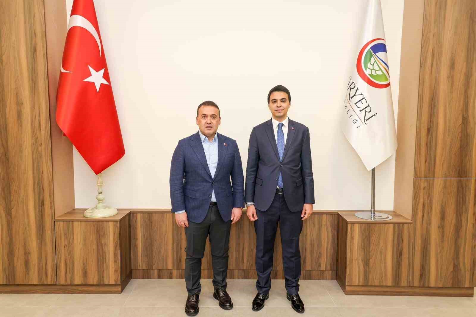 vali-sozerden-donem-birincisi-kaymakam-karaya-ziyaret