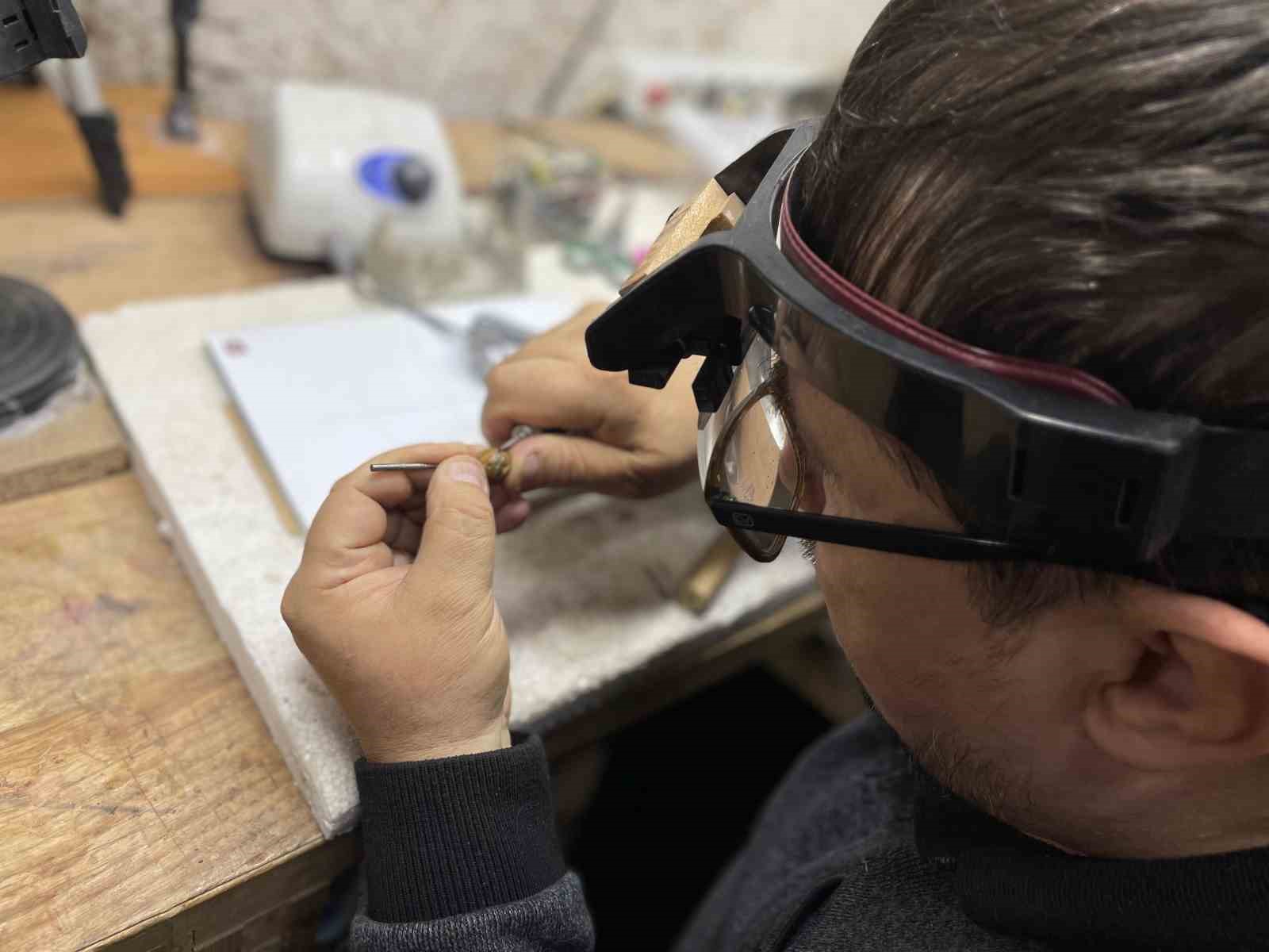 ahsap-sanatcisindan-rekor-154-farkli-agacla-yapilan-ilk-tespih