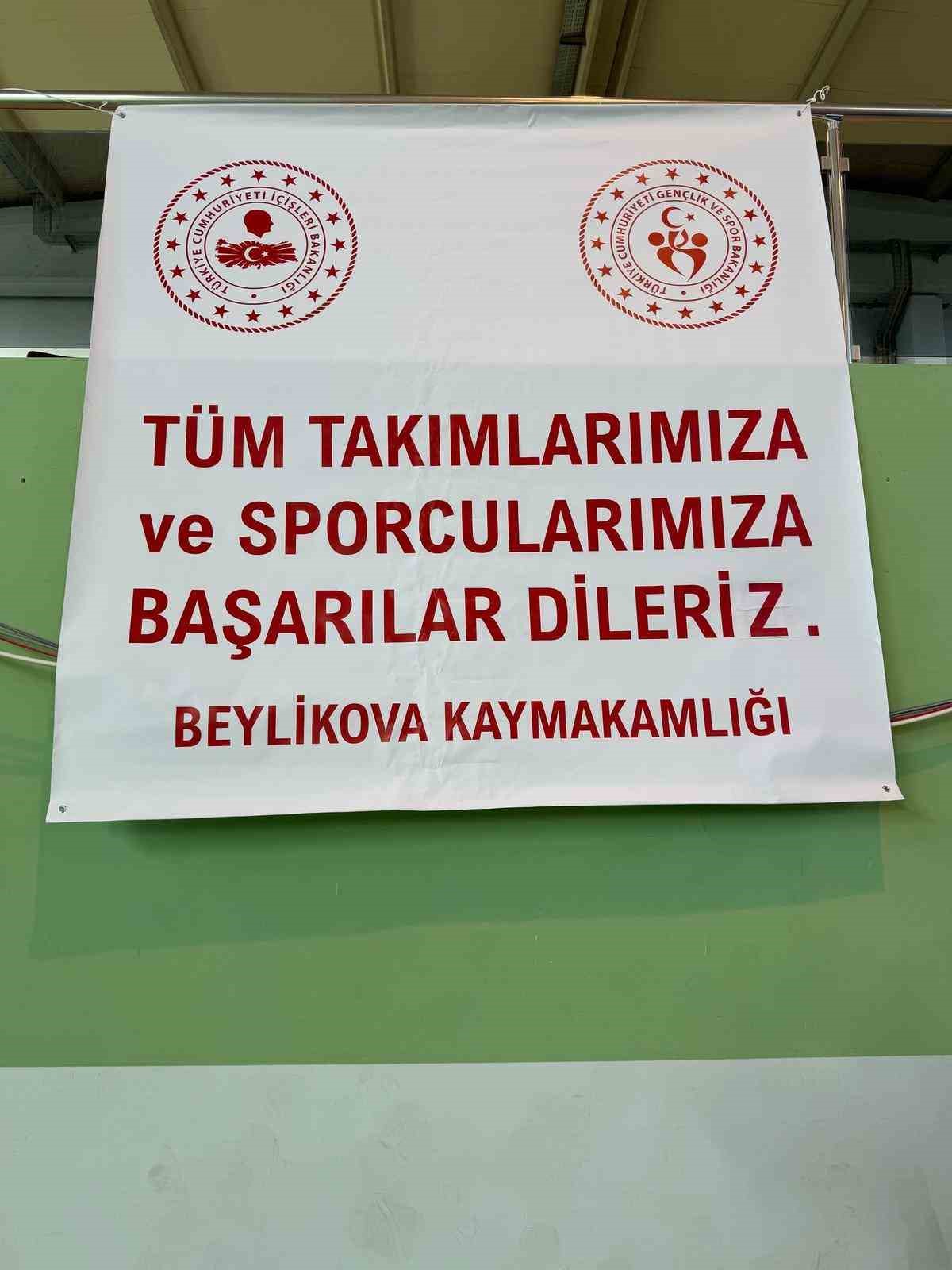 beylikova-kaymakamligi-kurumlar-arasi-voleybol-turnuvasi-basladi